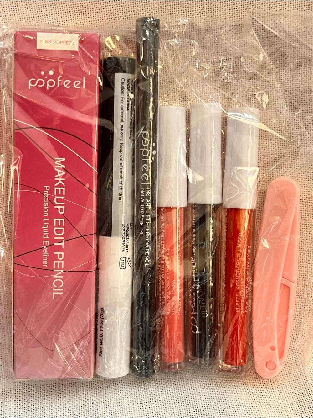 Popfeel Make up with Clear Ribbed Plastic Make Up & Organizer Bundle